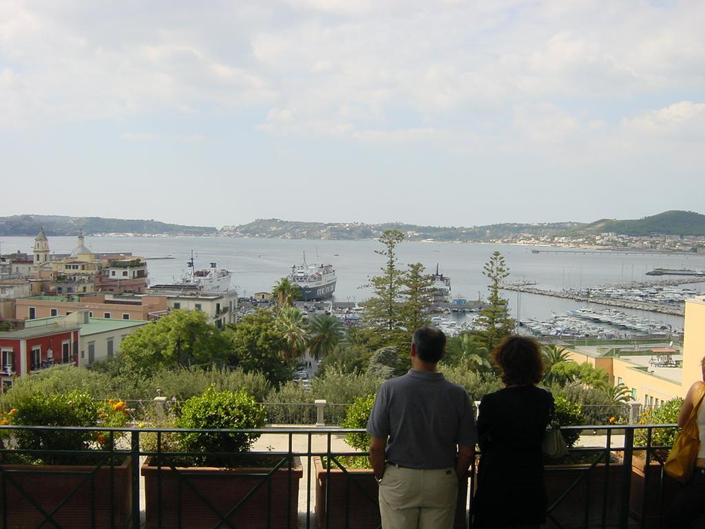 Flegrea House Aparthotel Ποτσουόλι Εξωτερικό φωτογραφία